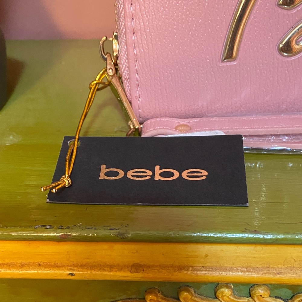 Bebe NWT Gianna Wristlet Wallet Blush Wallet with Gold Logo 7.5x4x1 - Picture 2 of 6